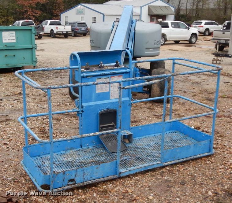 image for item HP9059 2004 Genie S60  boom lift