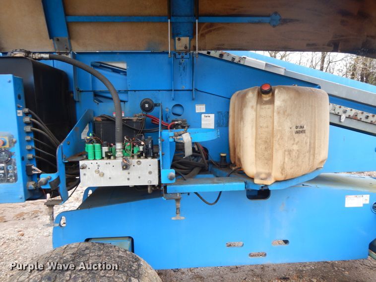 image for item HP9059 2004 Genie S60  boom lift
