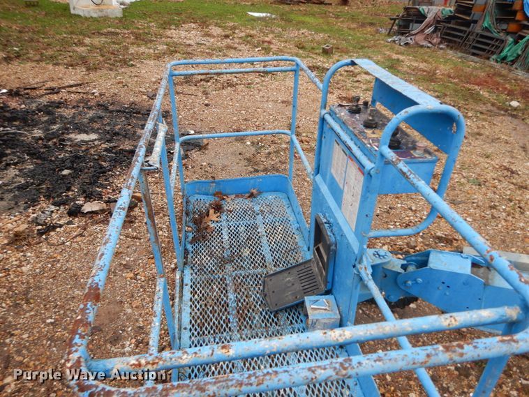 image for item HP9059 2004 Genie S60  boom lift