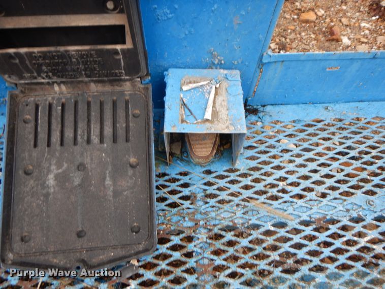 image for item HP9059 2004 Genie S60  boom lift