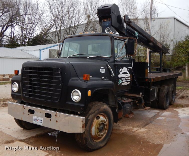 image for item HP9060 1982 Ford 8000  crane truck