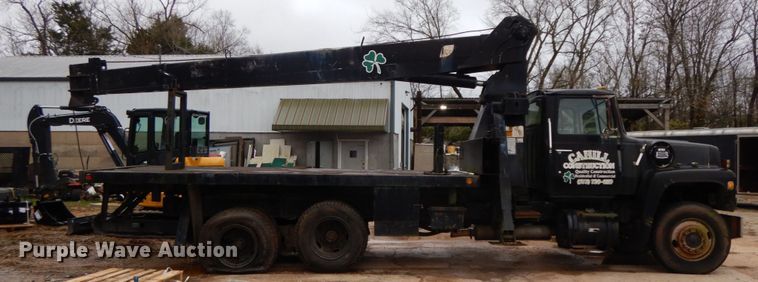 image for item HP9060 1982 Ford 8000  crane truck