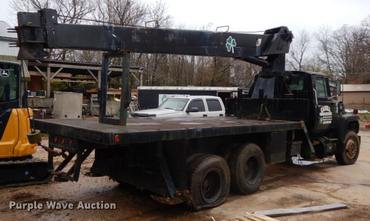 image for item HP9060 1982 Ford 8000  crane truck