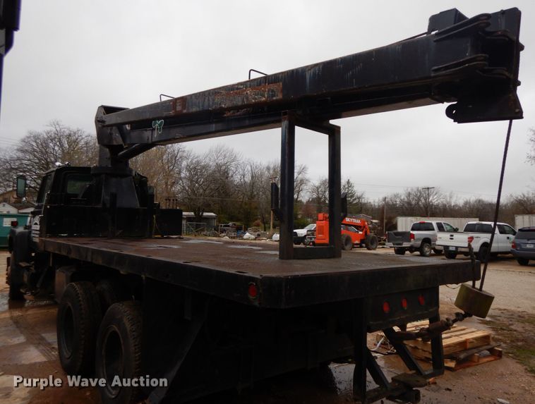 image for item HP9060 1982 Ford 8000  crane truck
