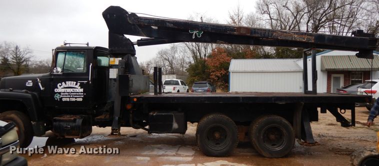 image for item HP9060 1982 Ford 8000  crane truck