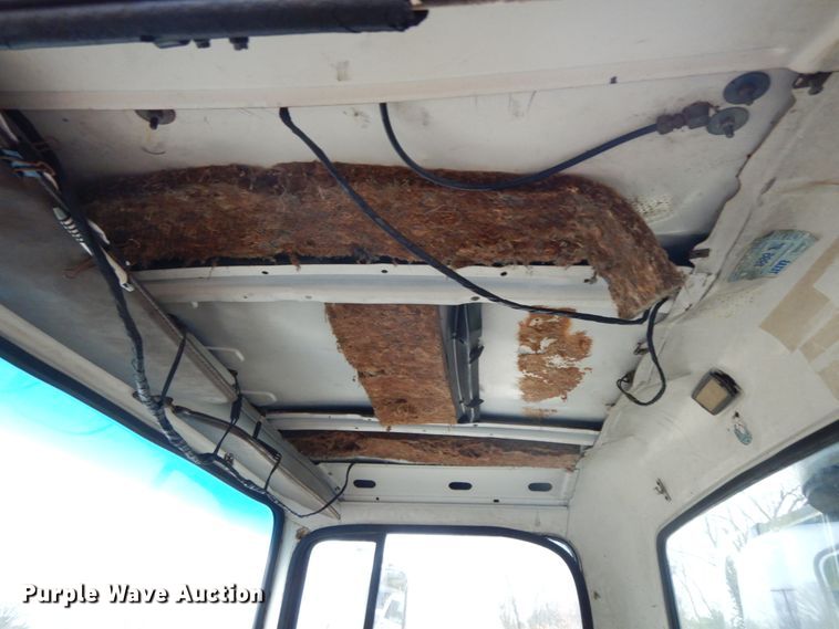 image for item HP9060 1982 Ford 8000  crane truck