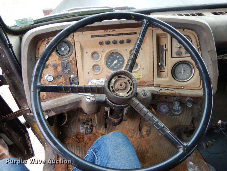 image for item HP9060 1982 Ford 8000  crane truck