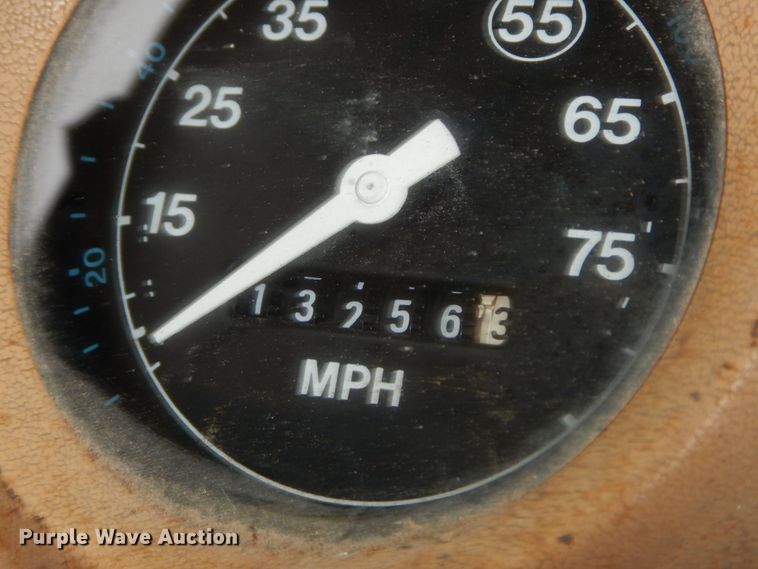 image for item HP9060 1982 Ford 8000  crane truck