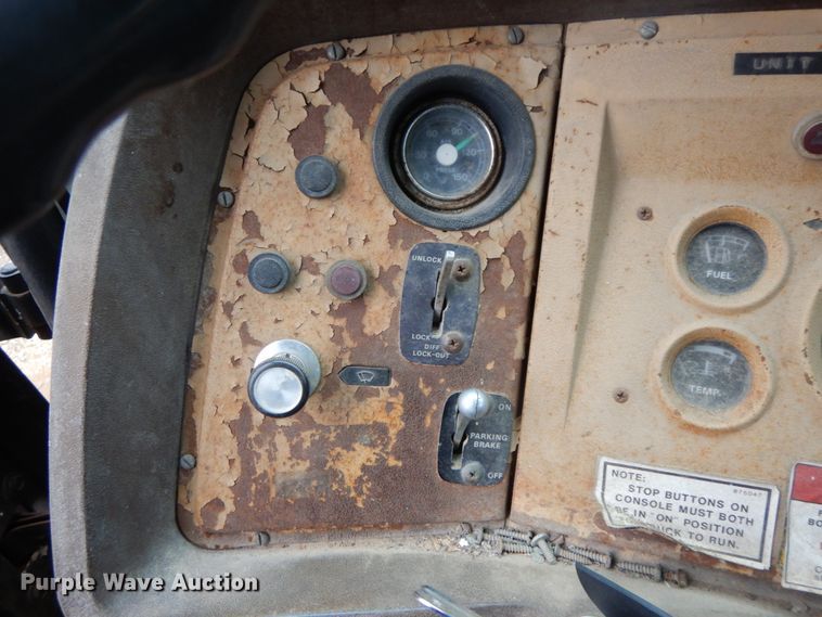 image for item HP9060 1982 Ford 8000  crane truck