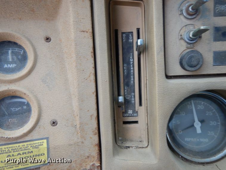 image for item HP9060 1982 Ford 8000  crane truck