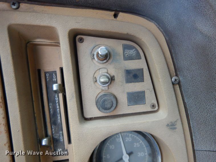 image for item HP9060 1982 Ford 8000  crane truck