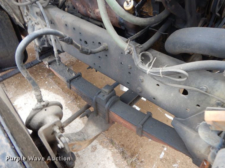 image for item HP9060 1982 Ford 8000  crane truck