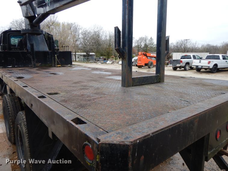 image for item HP9060 1982 Ford 8000  crane truck