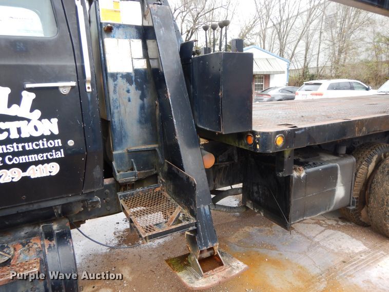 image for item HP9060 1982 Ford 8000  crane truck