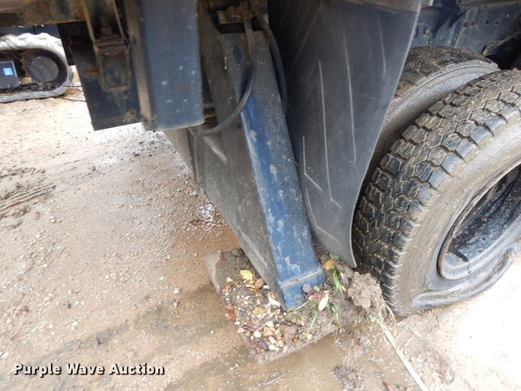 image for item HP9060 1982 Ford 8000  crane truck