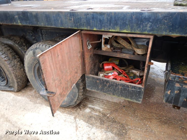 image for item HP9060 1982 Ford 8000  crane truck