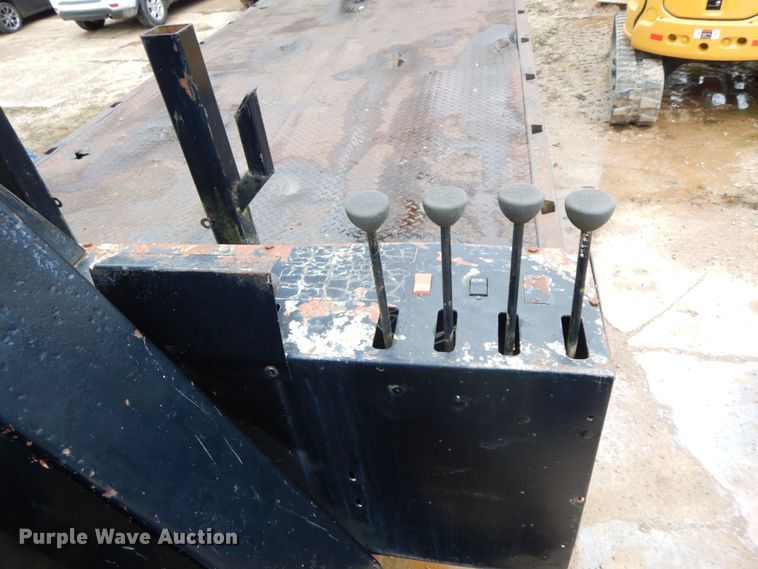 image for item HP9060 1982 Ford 8000  crane truck