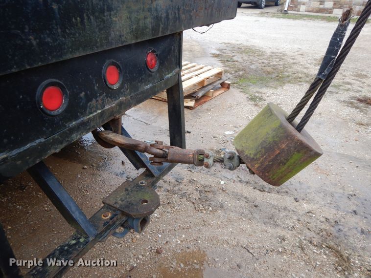 image for item HP9060 1982 Ford 8000  crane truck