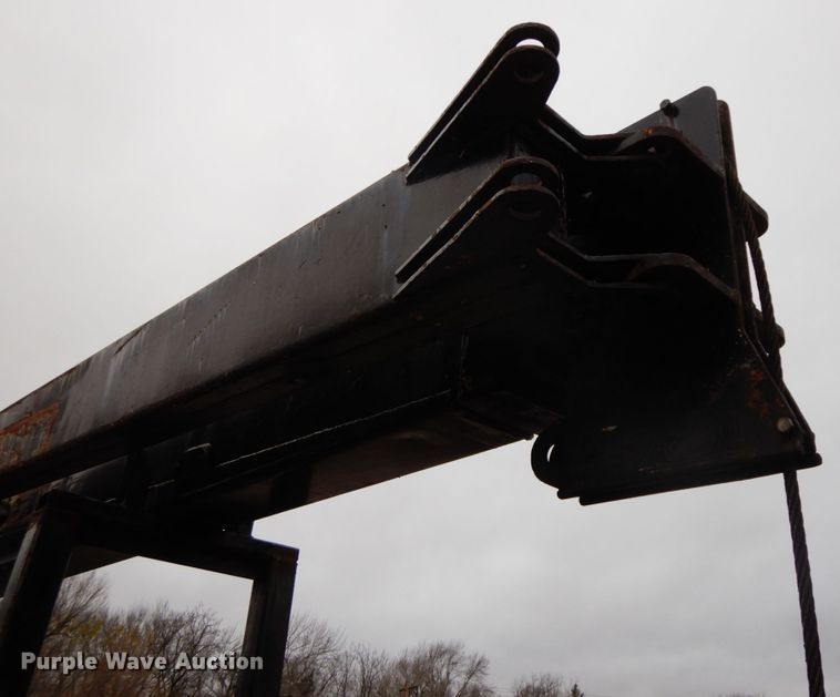 image for item HP9060 1982 Ford 8000  crane truck