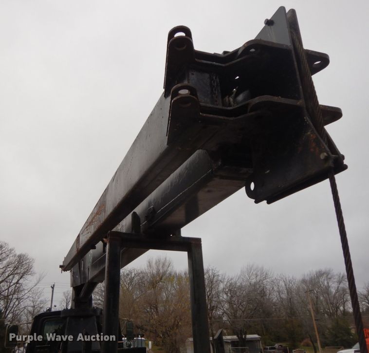 image for item HP9060 1982 Ford 8000  crane truck