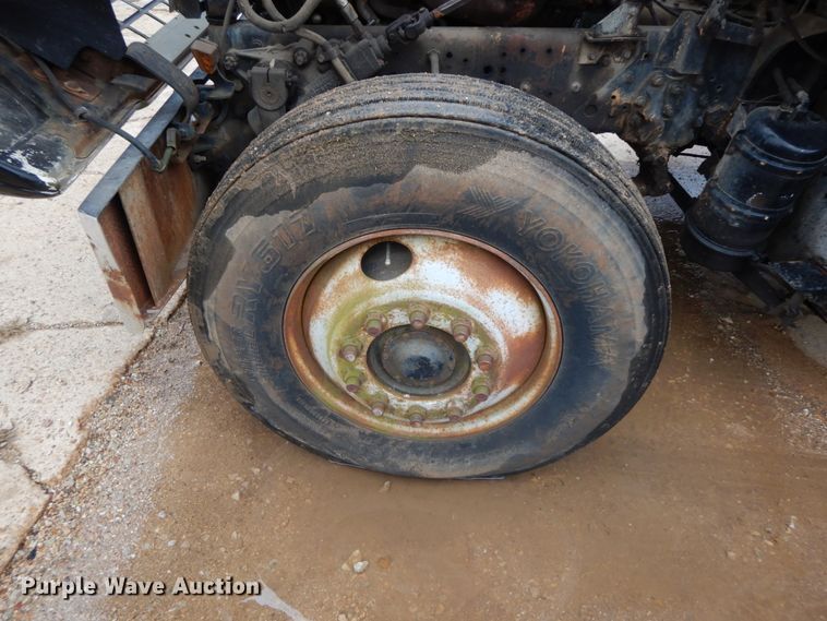 image for item HP9060 1982 Ford 8000  crane truck