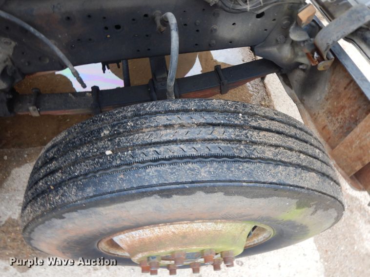 image for item HP9060 1982 Ford 8000  crane truck