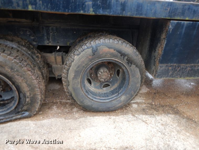 image for item HP9060 1982 Ford 8000  crane truck