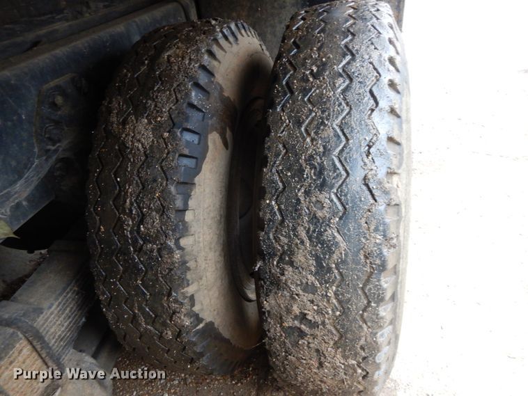 image for item HP9060 1982 Ford 8000  crane truck