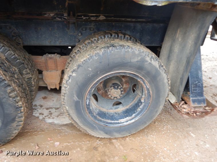 image for item HP9060 1982 Ford 8000  crane truck