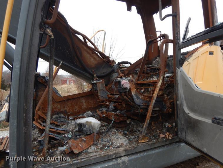 image for item HP9082 2014 Volvo EC220DL   excavator