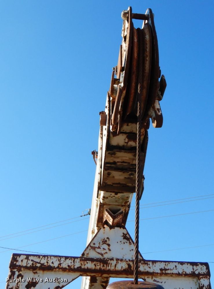 image for item HP9083 1994 GMC TopKick  crane truck