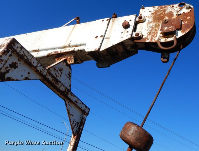 image for item HP9083 1994 GMC TopKick  crane truck