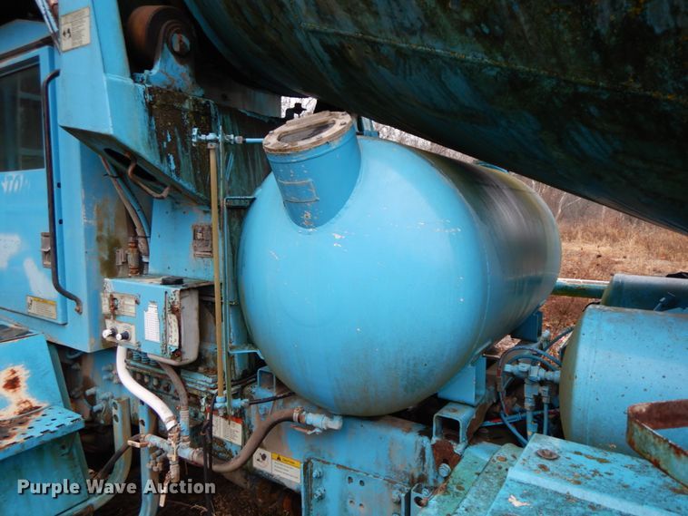 image for item HP9097 1999 Oshkosh S Series Glider  ready mix truck