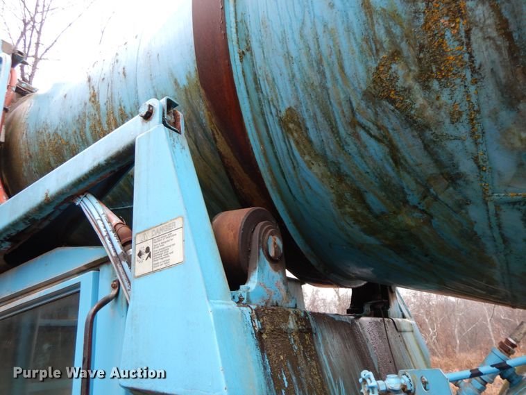 image for item HP9097 1999 Oshkosh S Series Glider  ready mix truck