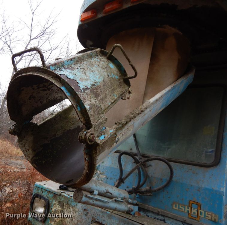 image for item HP9097 1999 Oshkosh S Series Glider  ready mix truck