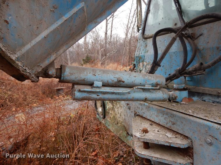 image for item HP9097 1999 Oshkosh S Series Glider  ready mix truck