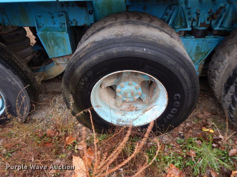 image for item HP9097 1999 Oshkosh S Series Glider  ready mix truck