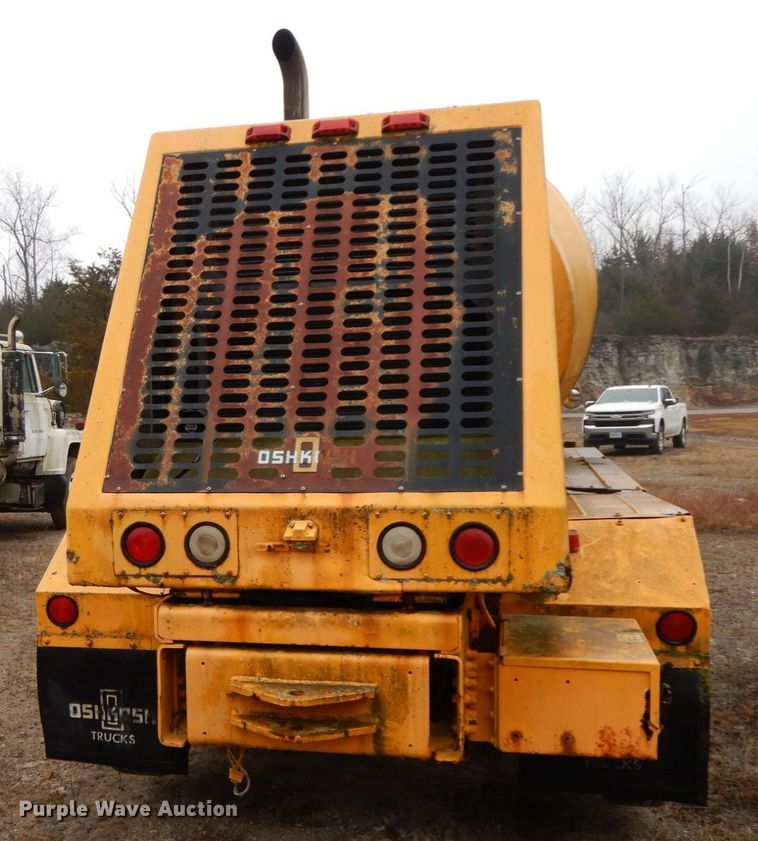 image for item HP9100 1994 Oshkosh S-2146  ready mix truck