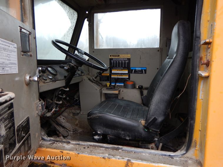 image for item HP9100 1994 Oshkosh S-2146  ready mix truck