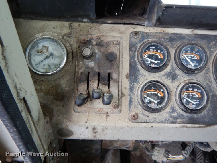 image for item HP9100 1994 Oshkosh S-2146  ready mix truck