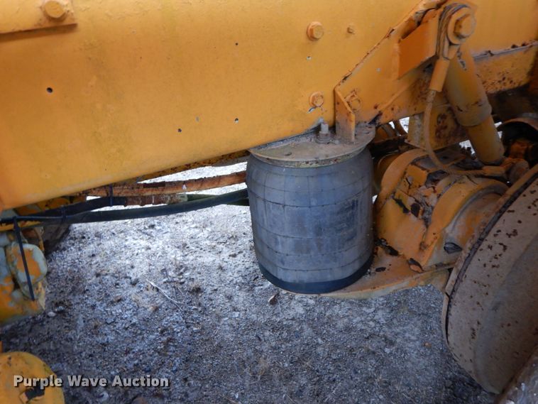 image for item HP9100 1994 Oshkosh S-2146  ready mix truck