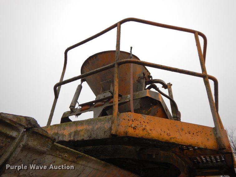 image for item HP9100 1994 Oshkosh S-2146  ready mix truck