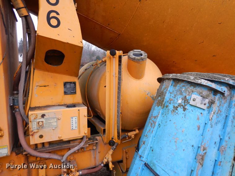 image for item HP9100 1994 Oshkosh S-2146  ready mix truck