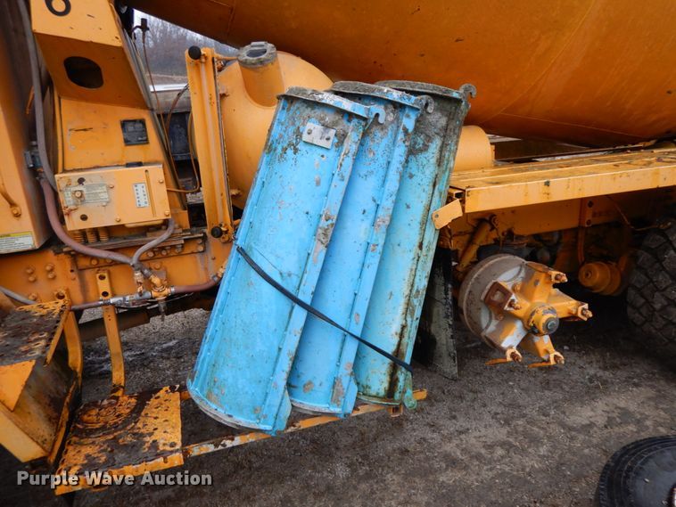 image for item HP9100 1994 Oshkosh S-2146  ready mix truck