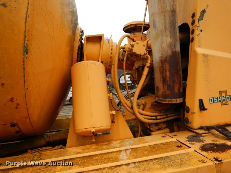 image for item HP9100 1994 Oshkosh S-2146  ready mix truck