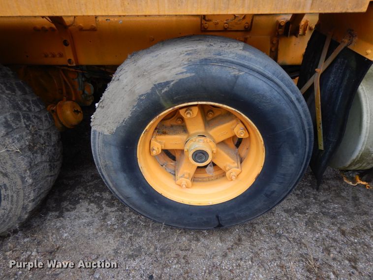 image for item HP9100 1994 Oshkosh S-2146  ready mix truck