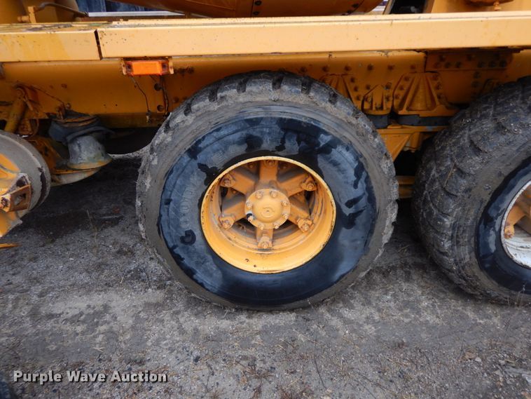 image for item HP9100 1994 Oshkosh S-2146  ready mix truck