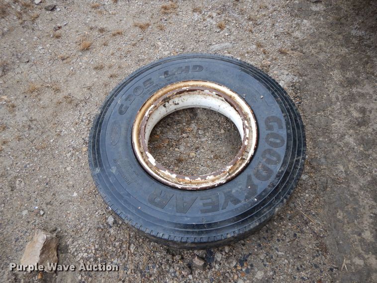 image for item HP9100 1994 Oshkosh S-2146  ready mix truck