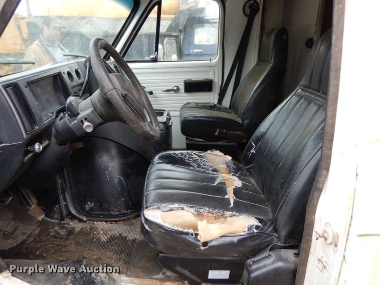 image for item HP9101 1993 GMC Vandura G3500  box truck