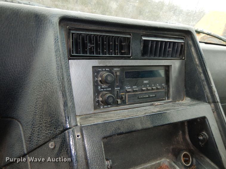 image for item HP9101 1993 GMC Vandura G3500  box truck